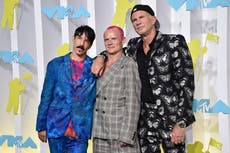Red Hot Chili Peppers revelan gira para 2023