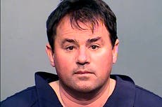 Hombre en EEUU acusado de liderar secta y tener 20 esposas