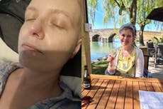 Diagnostican a una madre cáncer en etapa tres después de un cambio repentino en su seno