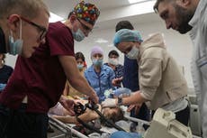 Médicos que huyeron de Mariúpol abren hospital en Kiev