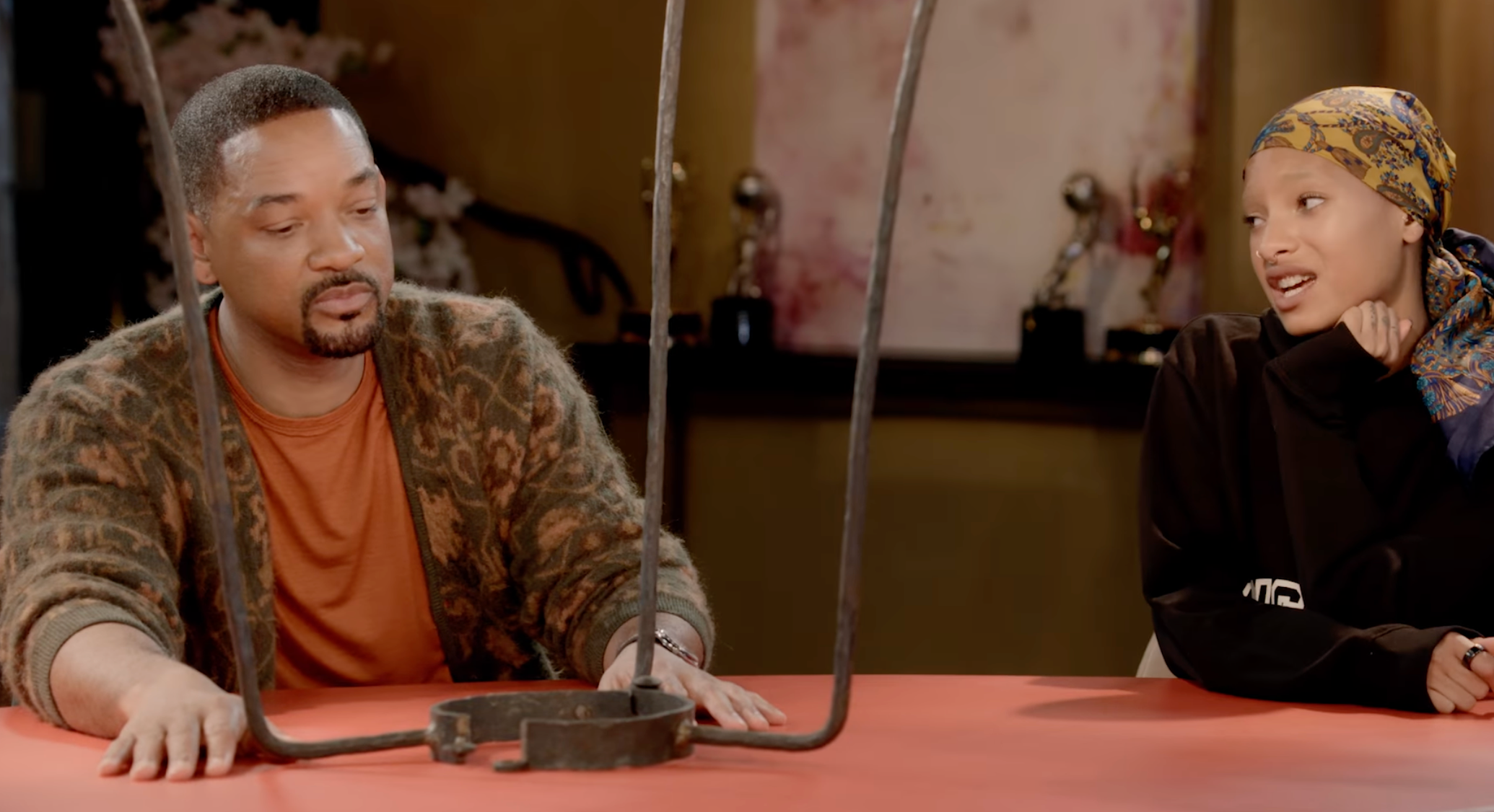 Will Smith y sus tres hijos examinan artefactos de la esclavitud en episodio especial de ‘Red Table Talk’