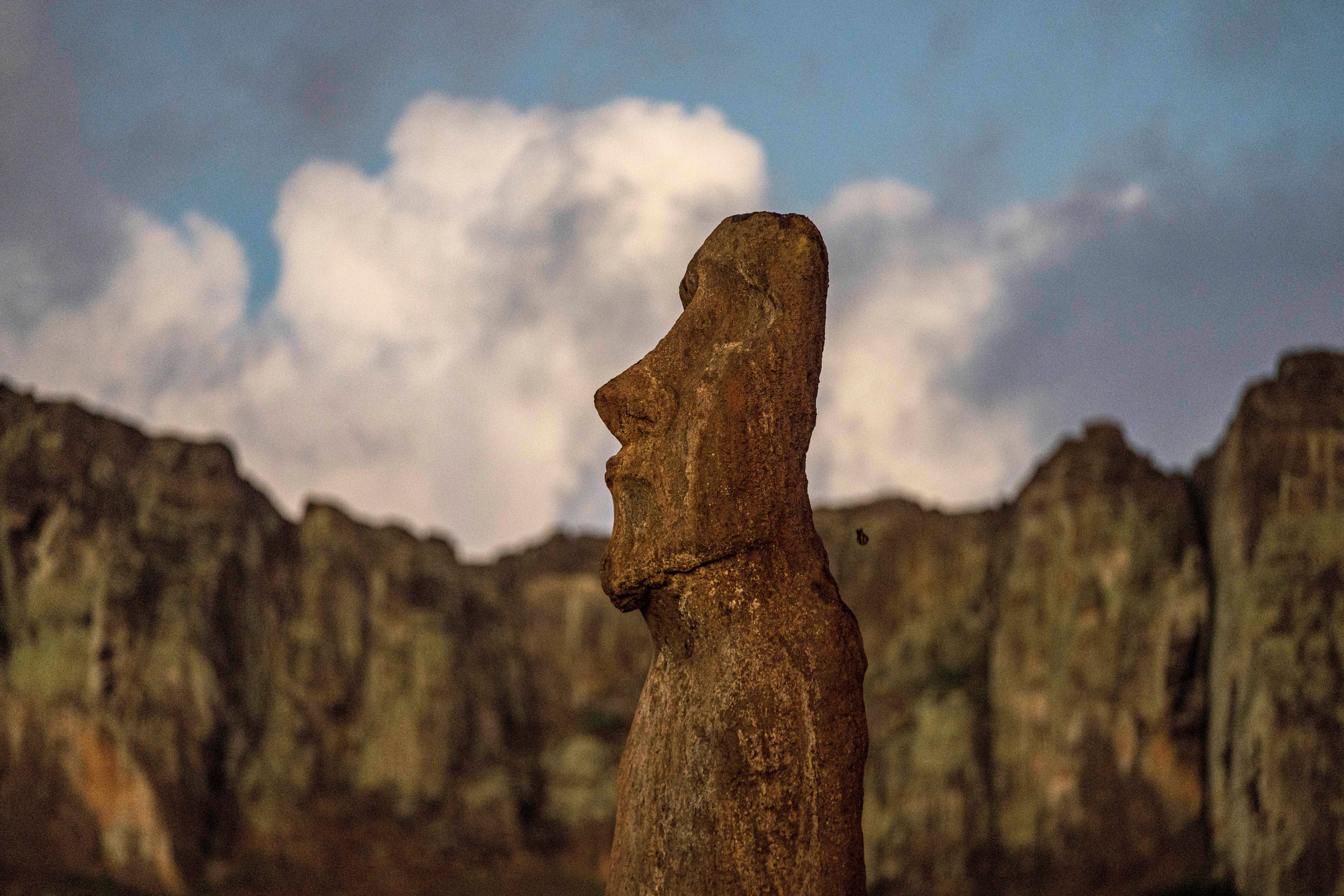 RAPA NUI-MOAI LEGADO-ANCESTRAL
