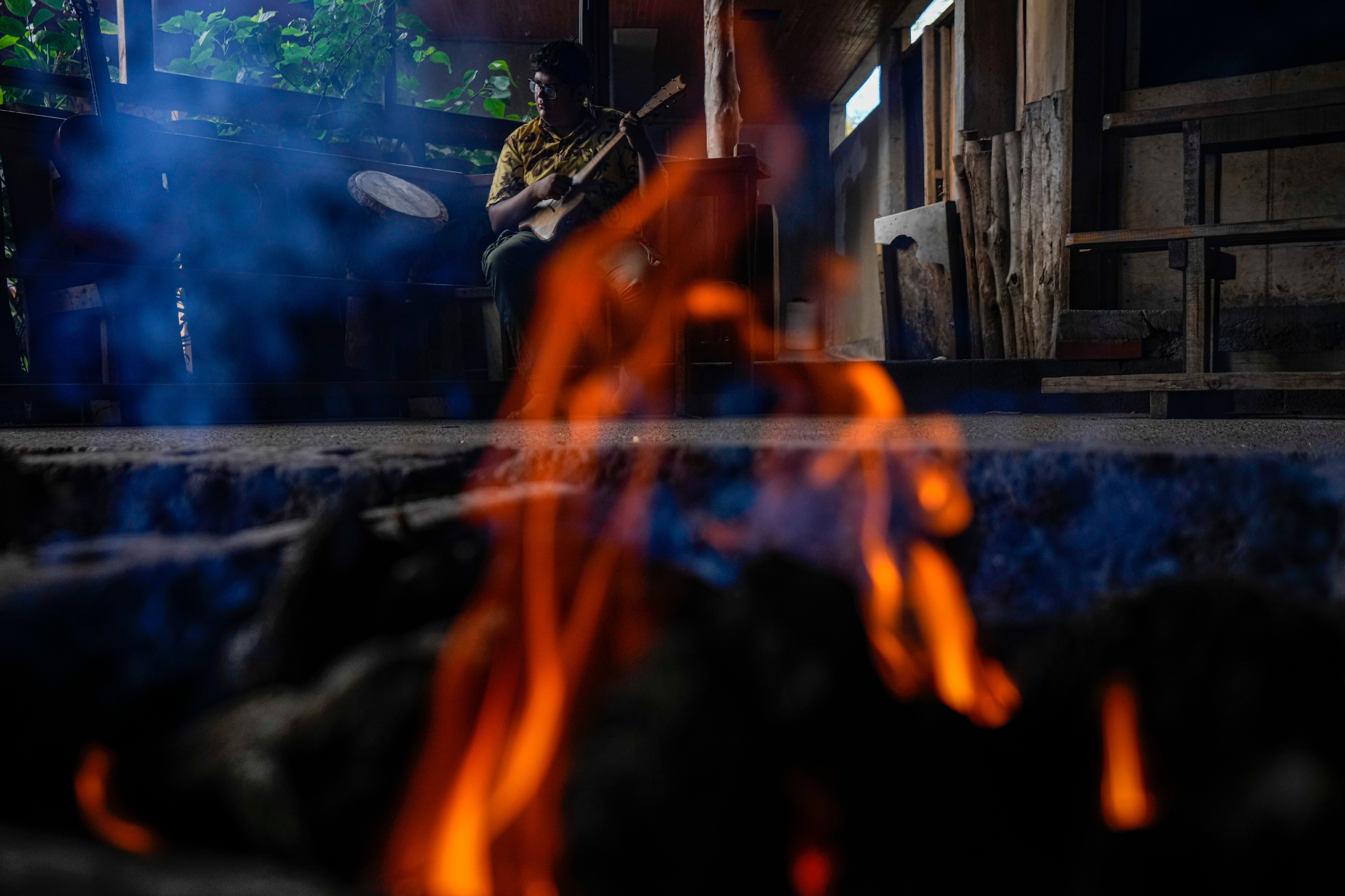 RAPA NUI-MOAI LEGADO-ANCESTRAL