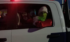 Arrestan al Grinch mientras “intentaba robarse la Navidad” en México