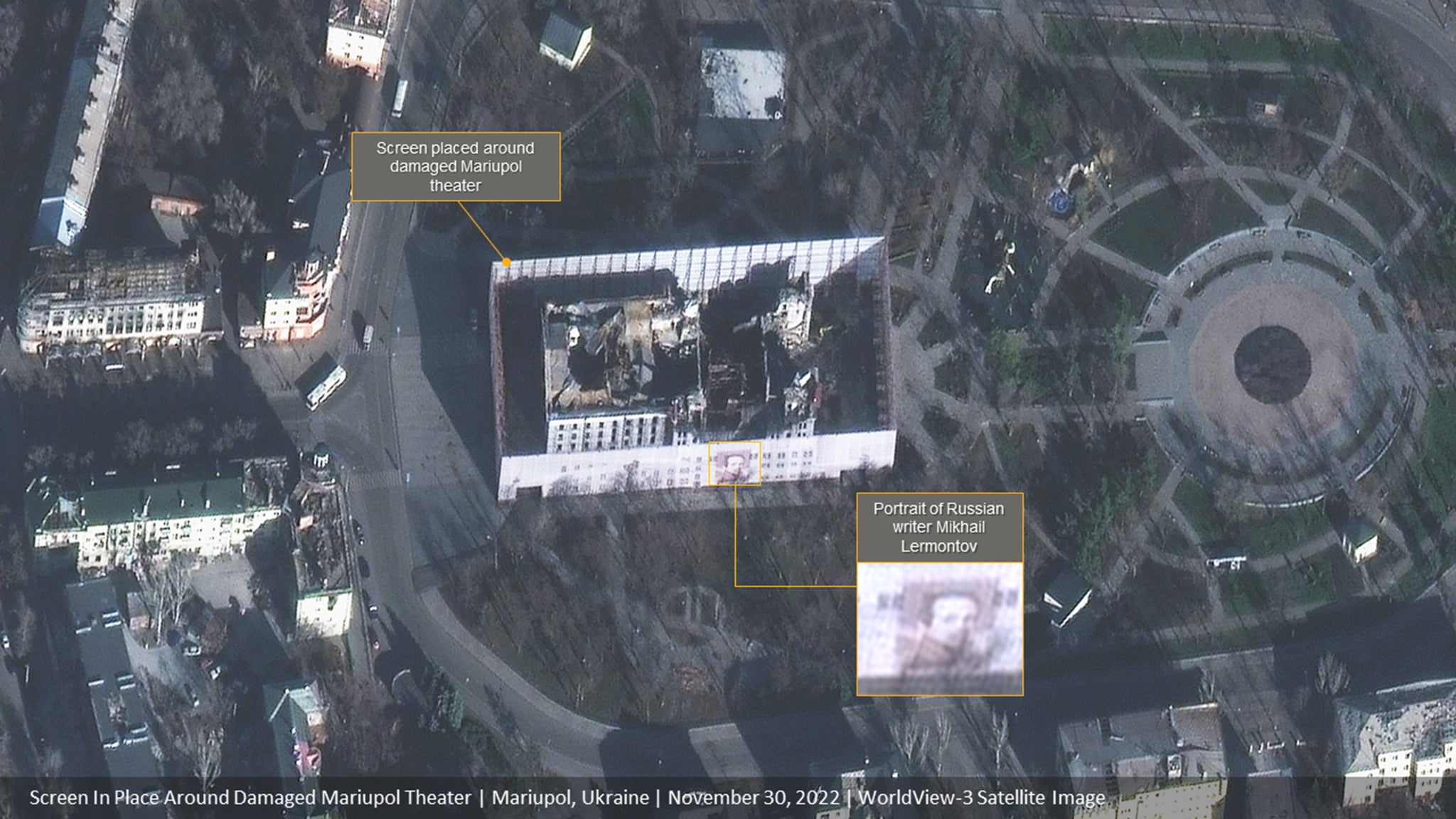 Las imágenes por satélite muestran el alcance de la devastación tras el ataque aéreo ruso contra un teatro en Mariupol
