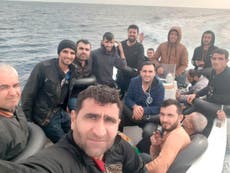 Kurdos sirios huyen a Europa por crisis y ataques turcos