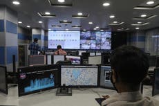 Policía usa apps de COVID para aumentar la vigilancia global