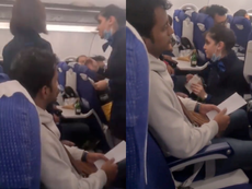 Azafata de aerolínea india estalla contra un pasajero en intensa discusión