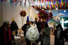 Con fe y buen ritmo, mexicanos gozan posadas en Xochimilco