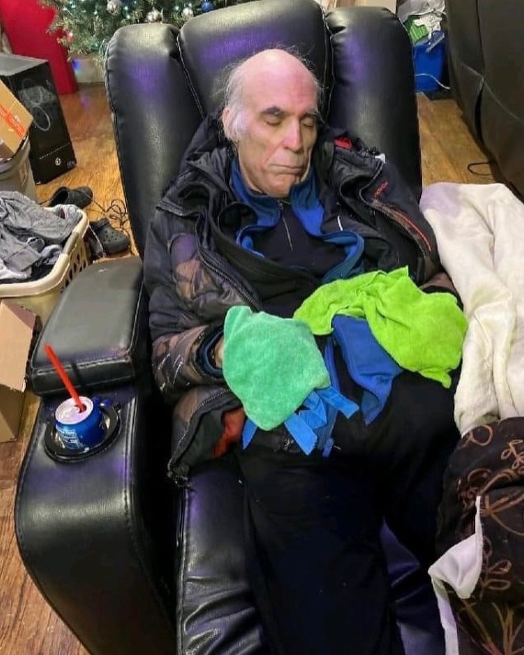 Joe White sufrió quemaduras graves en las manos por congelación tras perderse durante la tormenta en Buffalo