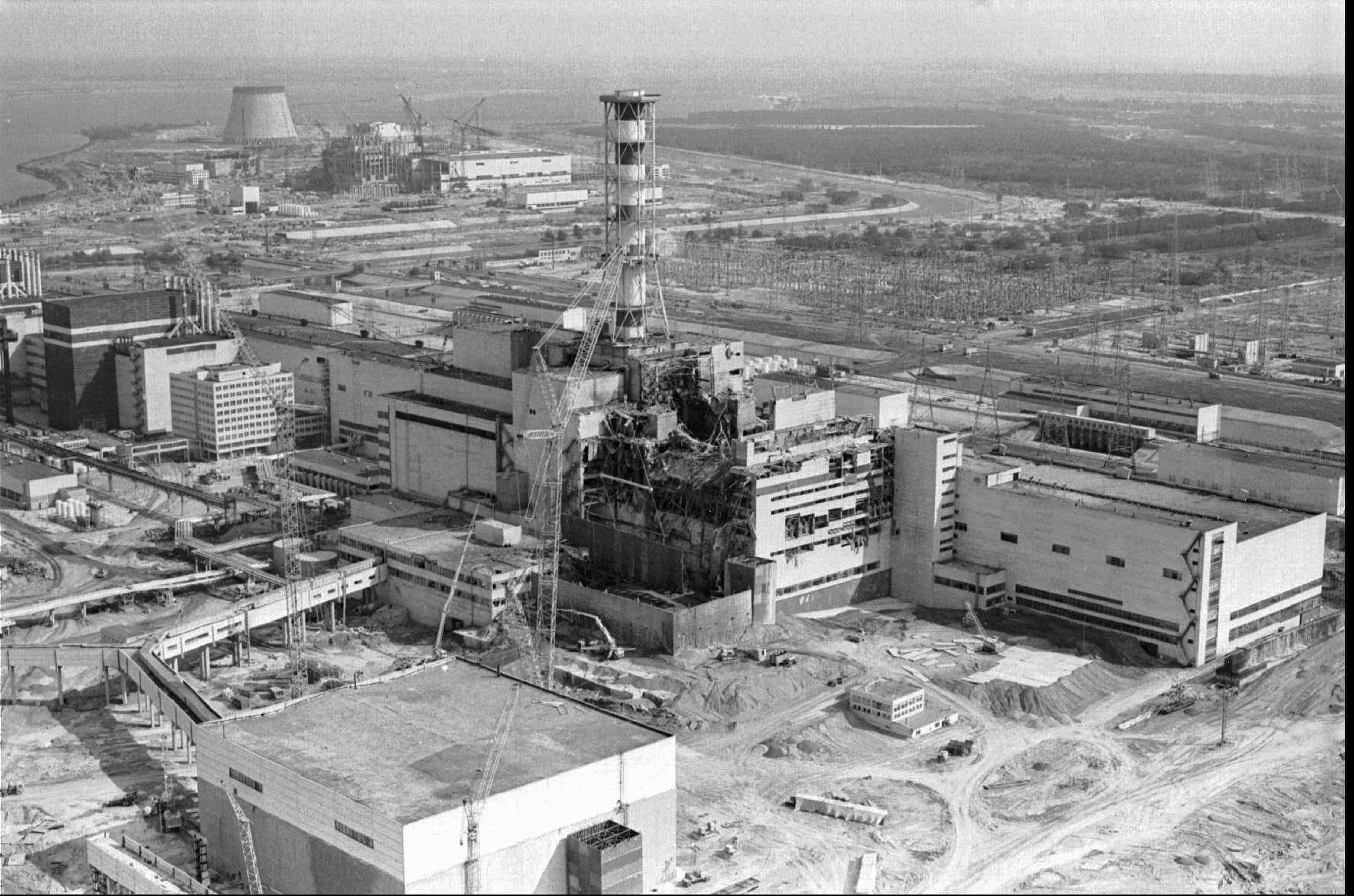 Daños causados por la explosión y el incendio del reactor cuatro de la central nuclear de Chernóbil en 1986