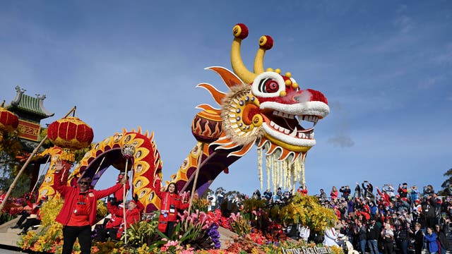DESFILE DE LAS ROSAS