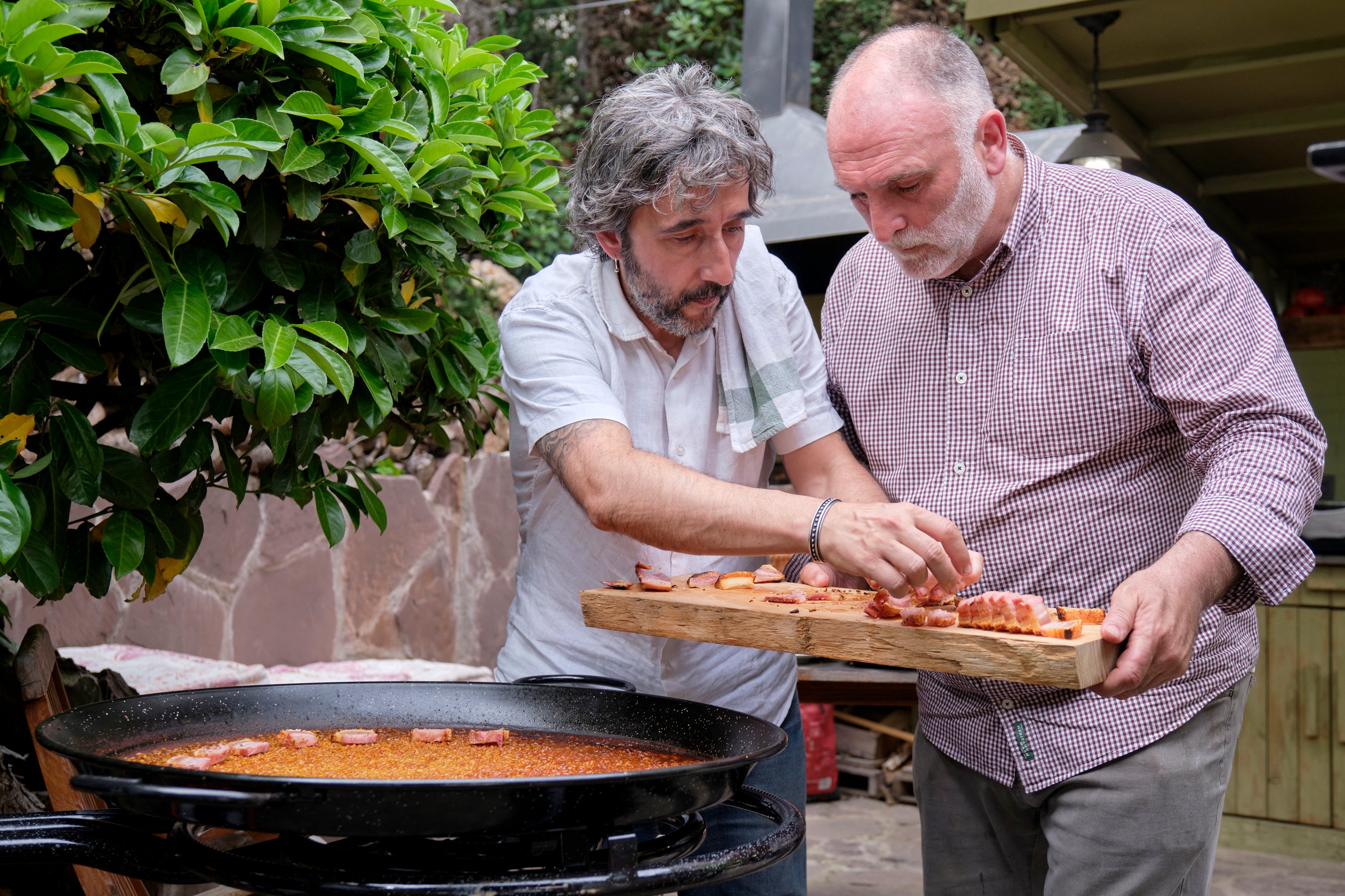 JOSÉ ANDRÉS AND FAMILY IN SPAIN