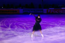 Patinadora sobre hielo realiza baile de Merlina en un campeonato y se vuelve viral