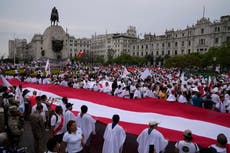 Cientos marchan por la paz en Perú con apoyo de Boluarte