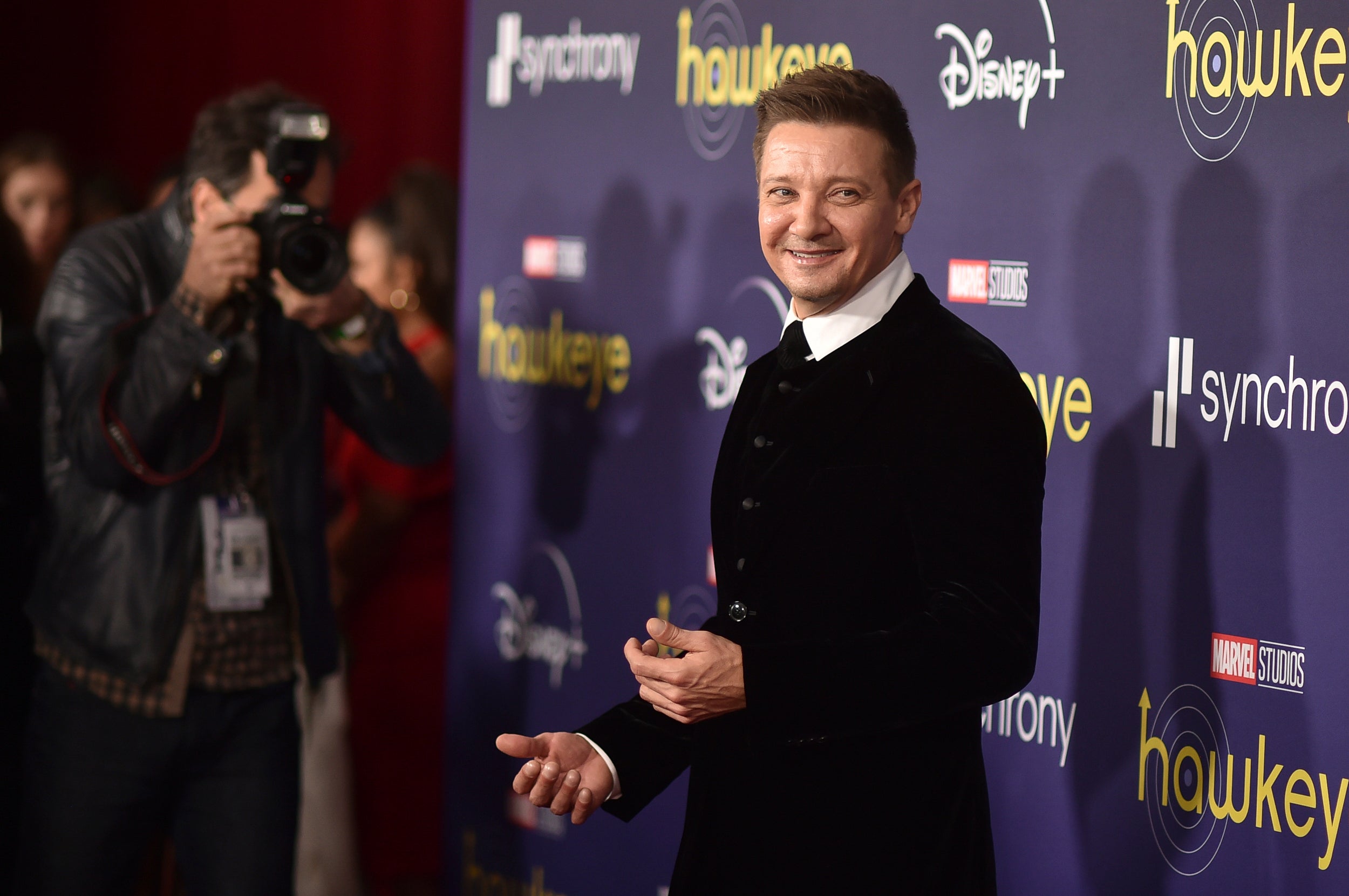 JEREMY RENNER