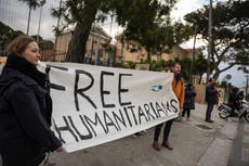 Grecia enjuicia a voluntarios que rescataron a migrantes