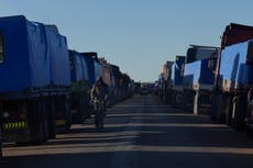 Camiones varados en Bolivia por protestas en Perú