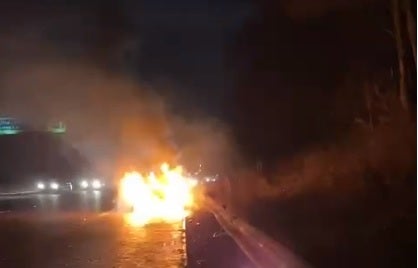 El incendio del auto en la M61 cerca de Boston