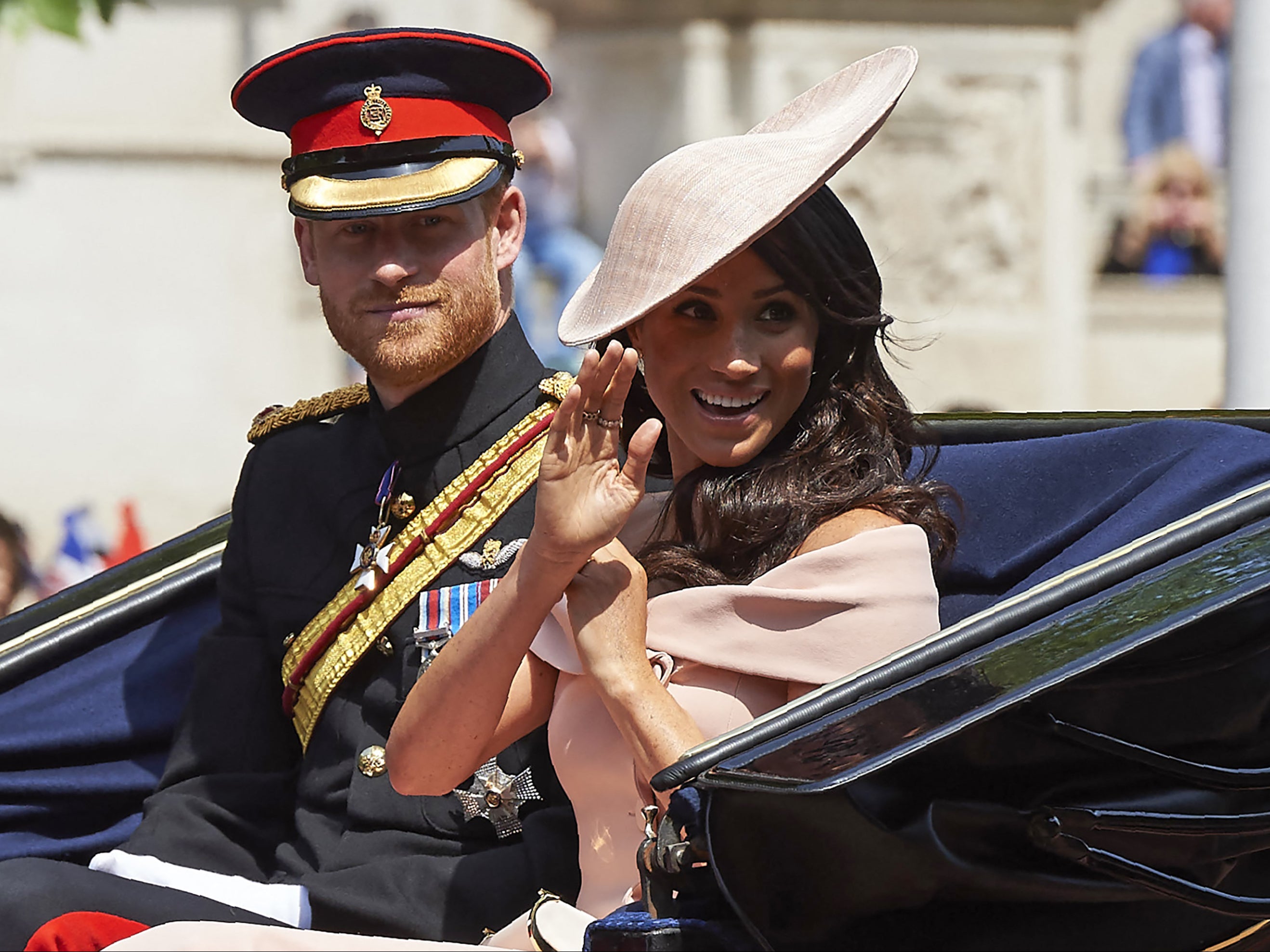 Príncipe Harry recuerda el “silencio sepulcral” luego de un chiste de Meghan en el primer Trooping the Colour