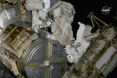 Realiza caminata 1ra indígena norteamericana en el espacio