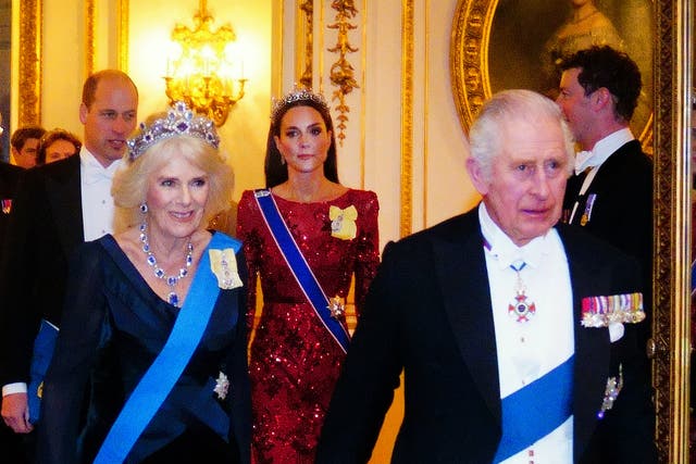 Reina consorte y rey Carlos III