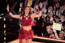 “Solo una mujer puede amar hasta desgarrarse”: Shakira es nombrada Mujer del Año en los premios Billboard