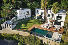 Esta es la mansión que Bad Bunny compró en 8,8 millones de dólares en California