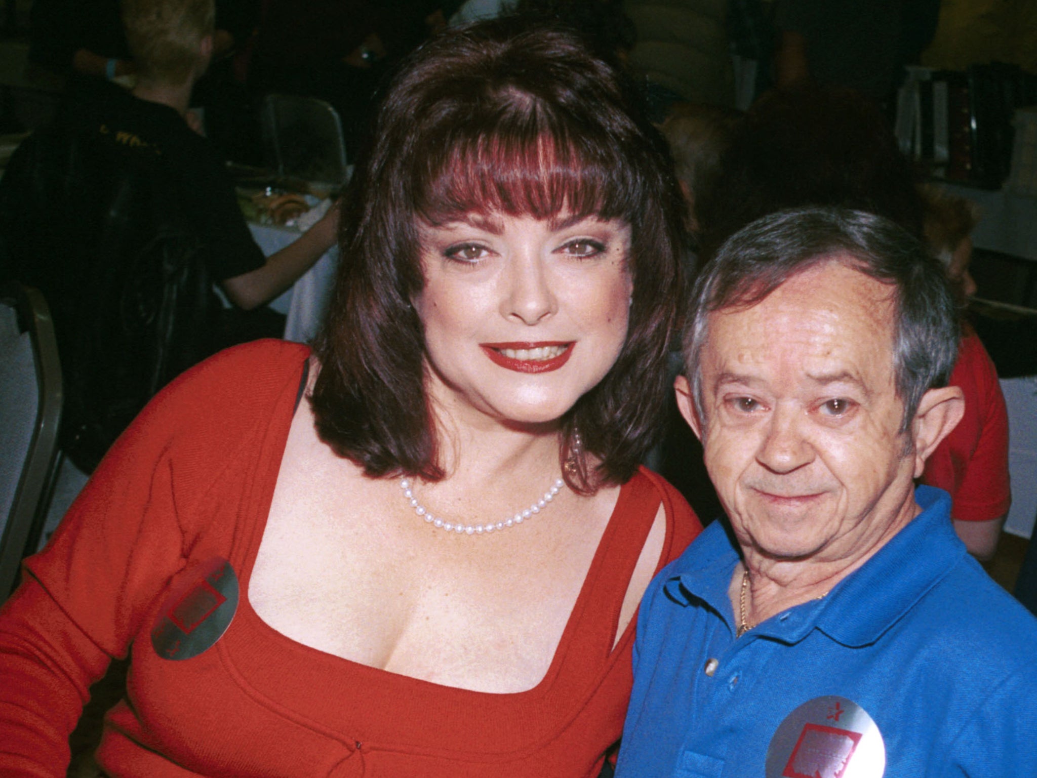 Lisa Loring y Félix Silla, que interpretó al tío Cosa en ‘La Familia Addams’, juntos en 2001