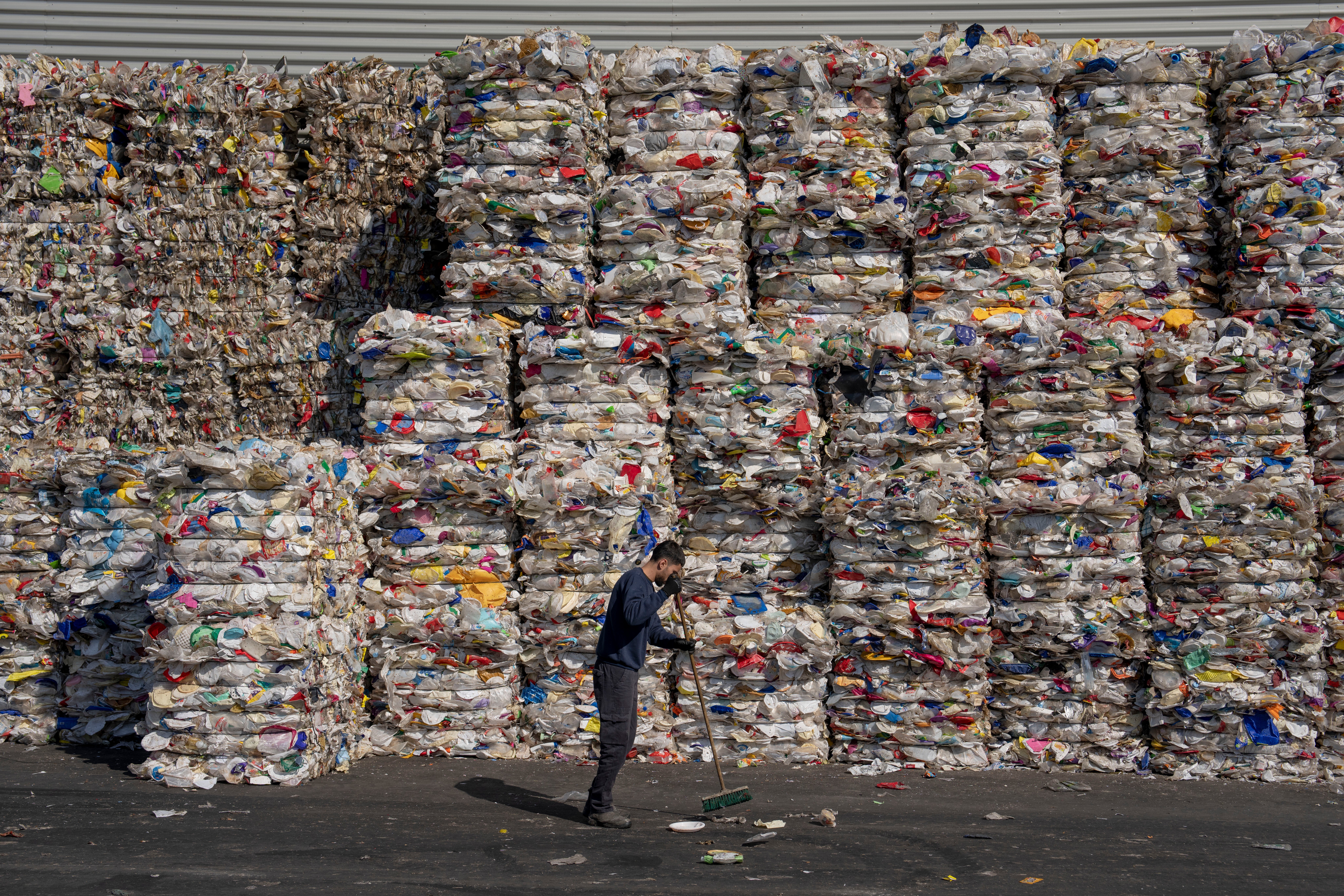 ISRAEL-GUERRA DEL PLÁSTICO