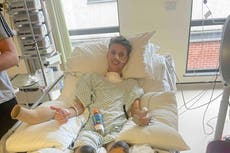 Joven futbolista internado con síntomas de gripe termina con ambas piernas amputadas