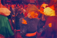 Fans entusiasmados por el baile de Taylor Swift durante presentación de Bad Bunny en los Grammy 2023