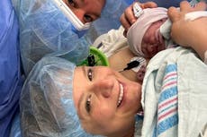 Madre recibe diagnóstico de cáncer de colon tras detectar un síntoma clave durante el embarazo