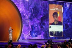 Cantante iraní gana Grammy por himno de protesta