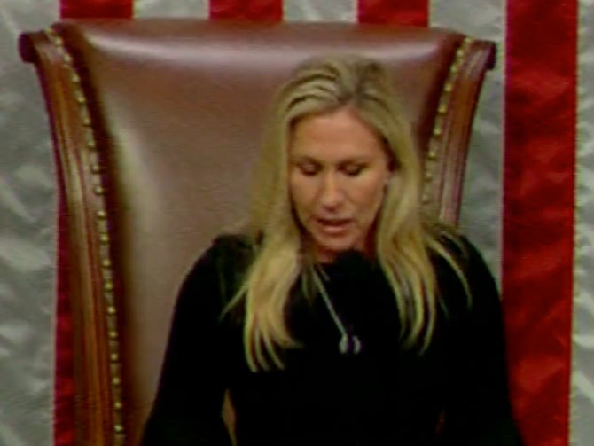 Críticos horrorizados comparten vídeo de Marjorie Taylor Greene presidiendo la Cámara