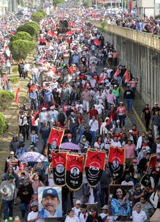 Régimen sandinista festeja en calle expulsión de opositores