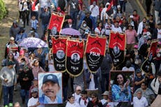 Régimen sandinista festeja en calle expulsión de opositores