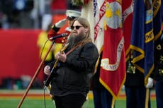 Stapleton interpreta el himno nacional en el Super Bowl