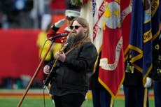 Stapleton interpreta el himno nacional en el Super Bowl