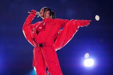 Rihanna brilla en un singular espectáculo del Super Bowl