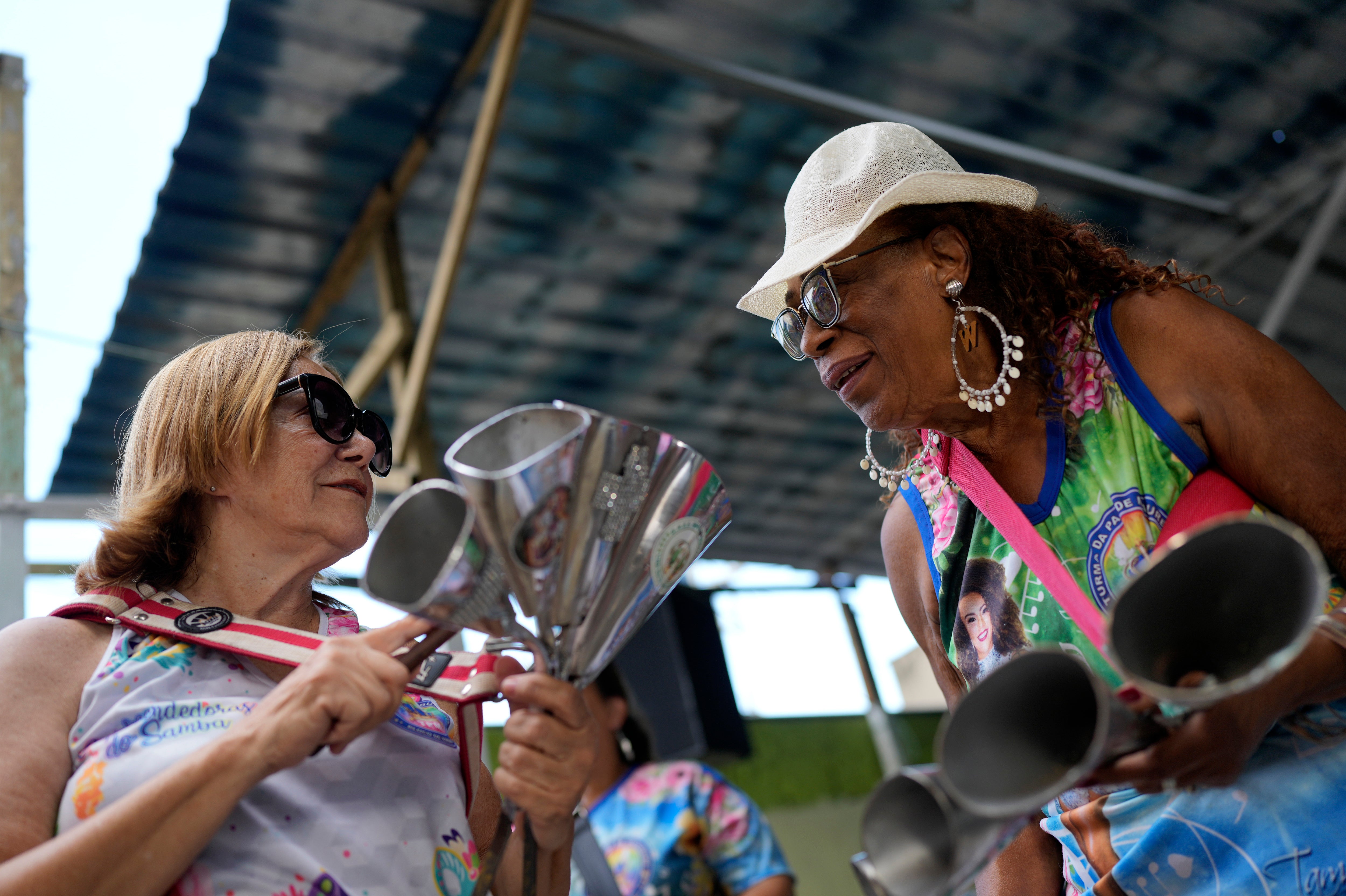 BRASIL-ESCUELA FEMENINA DE SAMBA