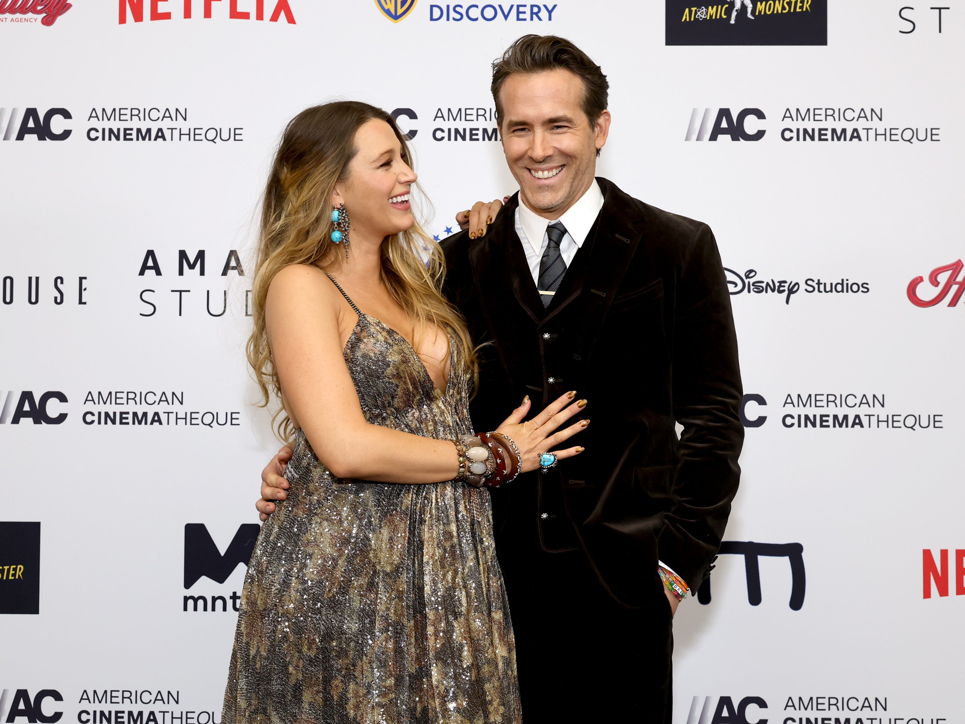 Ryan Reynolds bromea luego de que Blake Lively diera a luz a su cuarto hijo: “Es un zoológico”