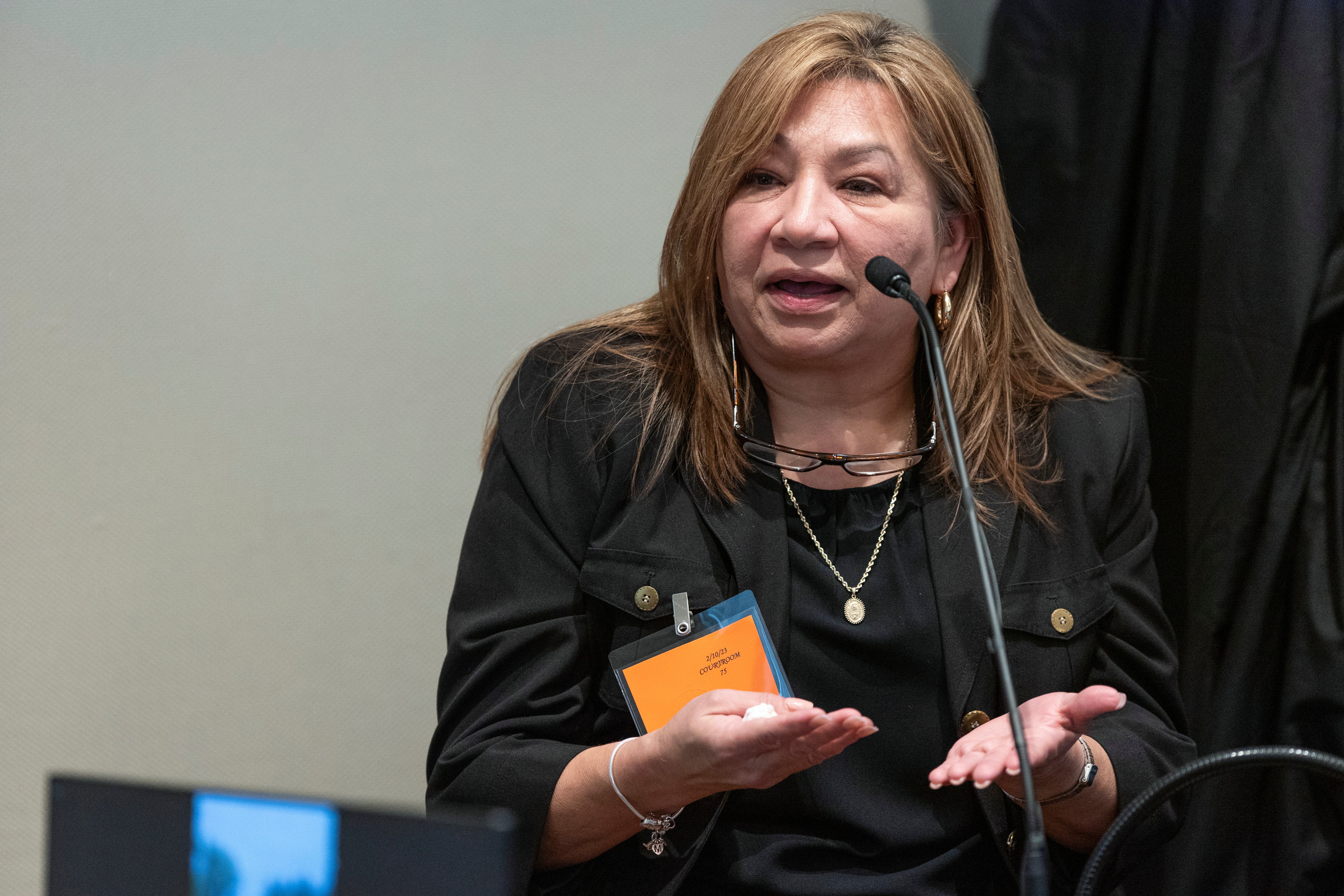 Blanca Turrubiate-Simpson, que también era amiga íntima de Maggie, testificó sobre las finanzas de la familia y la tensión que veía entre la pareja