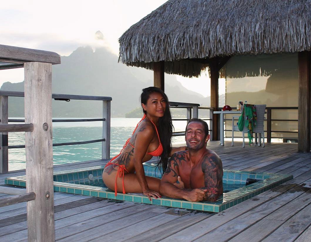 “Si me hubiera conocido antes lo habrían arrestado”: Pareja con diferencia de edad se hace viral por compartir su polémico romance