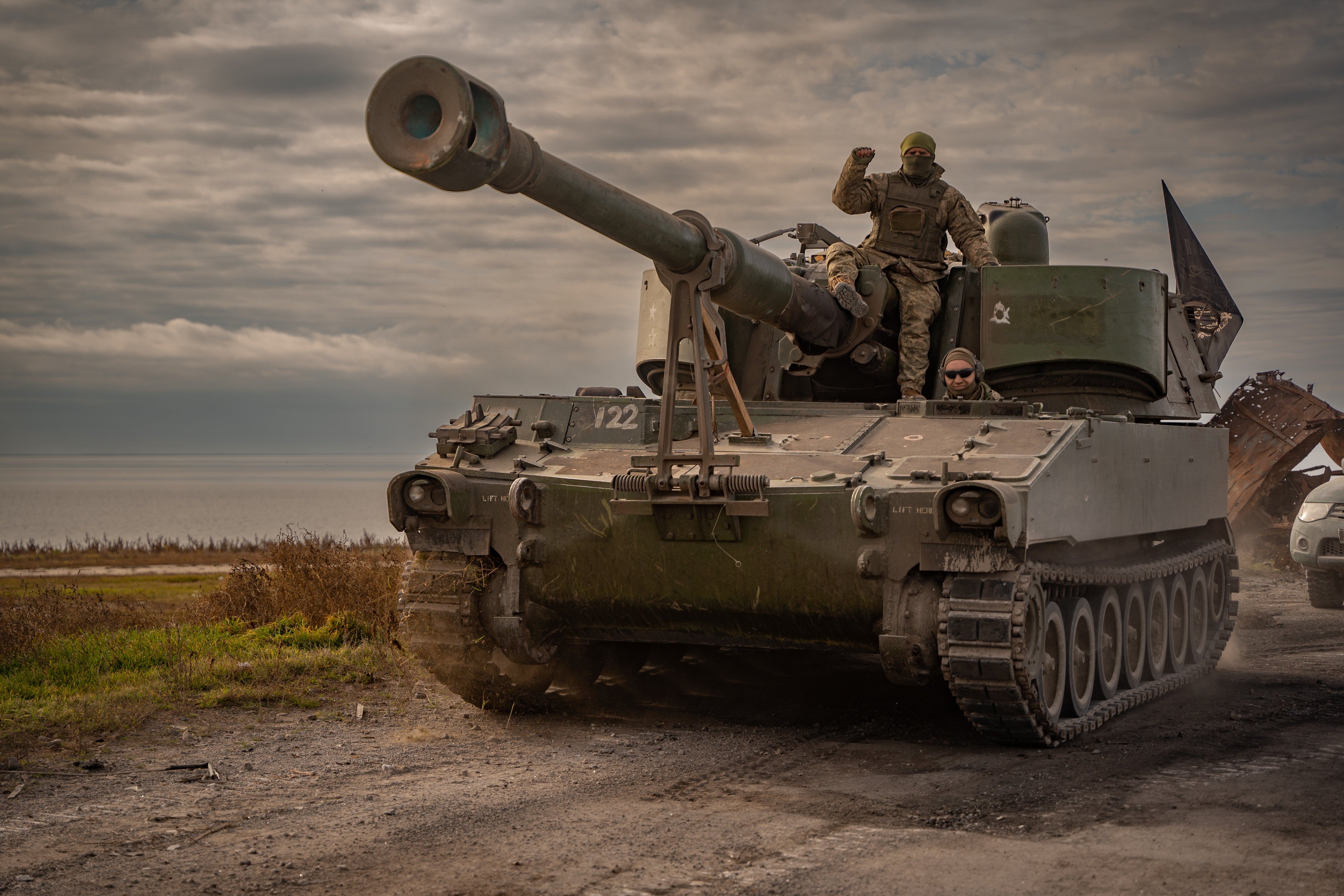 <p>Ukrainian tank heads towards the frontline in the south of Ukraine (November)</p>
