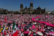 Miles marchan en México contra reformas electorales