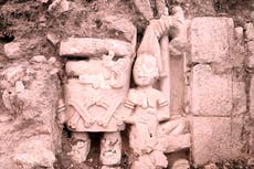 México: hallan relieve maya de mujer sometiendo a hombre