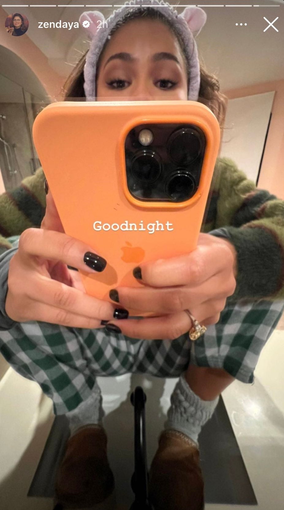 Zendaya muestra su enorme anillo de diamantes en su historia de Instagram