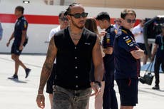 Hamilton podrá correr en Bahrein con su arete en la nariz