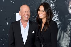 Esposa de Bruce Willis niega haberse aprovechado del diagnóstico de demencia del actor para buscar fama